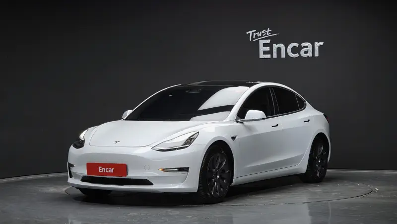 Tesla Model 3 — фото