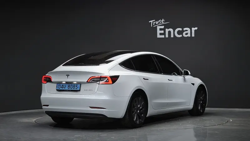 Tesla Model 3 — фото 2