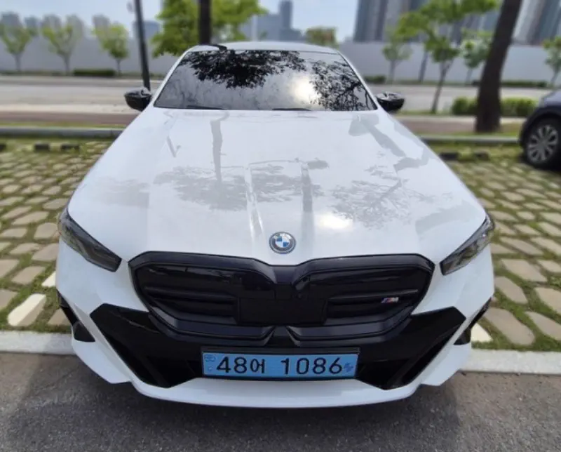 BMW i5 — фото