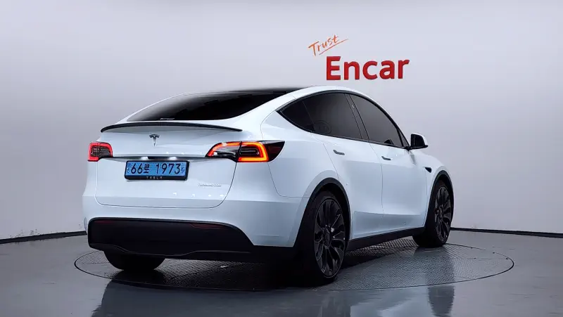 Tesla Model Y — фото 2