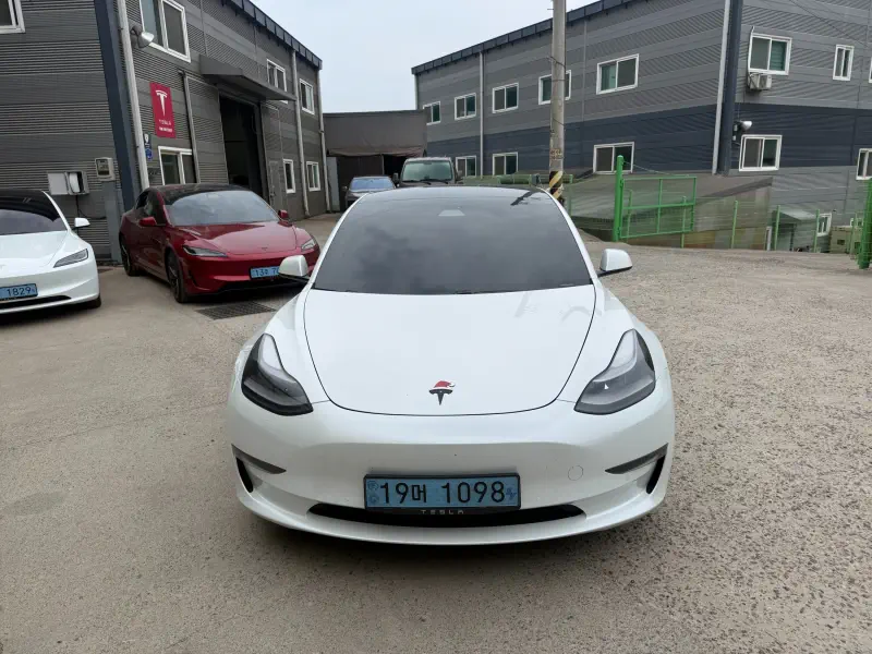 Tesla Model 3 — фото 2
