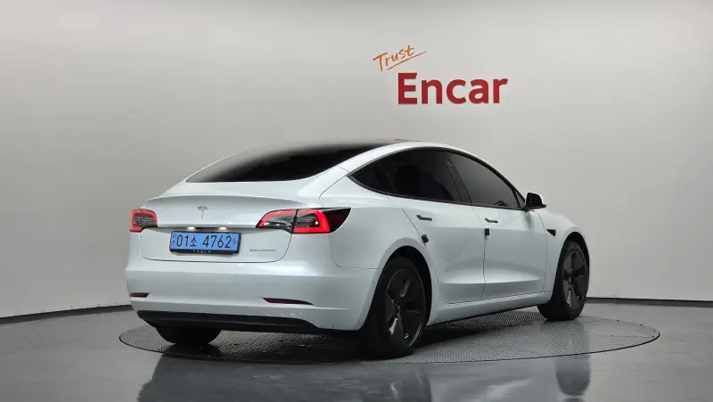 Tesla Model 3 — фото 2