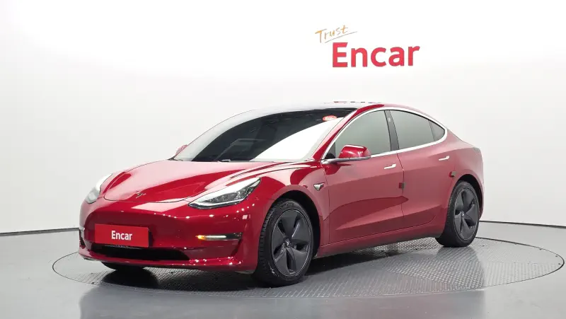 Tesla Model 3 — фото