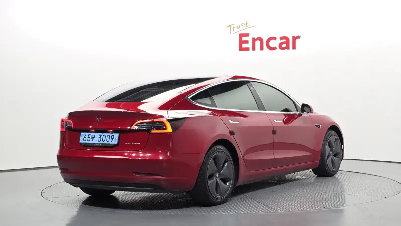 Tesla Model 3 — фото 2