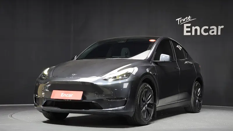 Tesla Model Y — фото