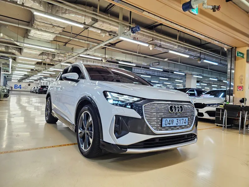 Audi Q4 e-tron — фото