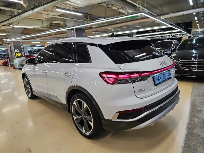 Audi Q4 e-tron — фото 2