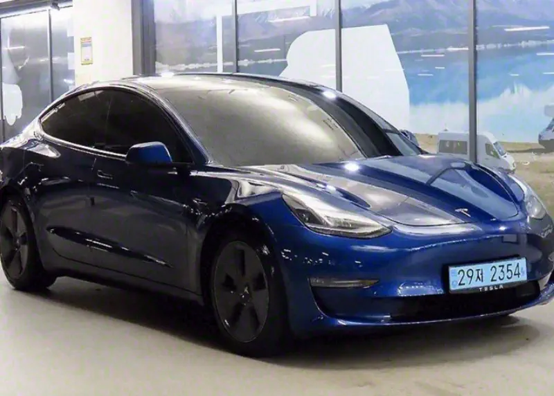Tesla Model 3 — фото