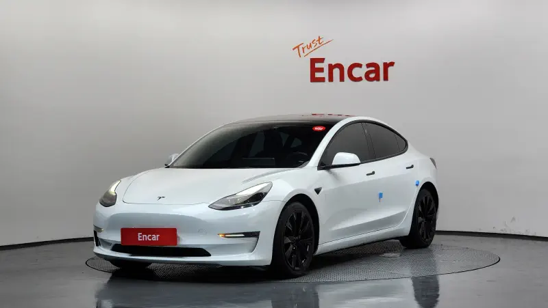 Tesla Model 3 — фото
