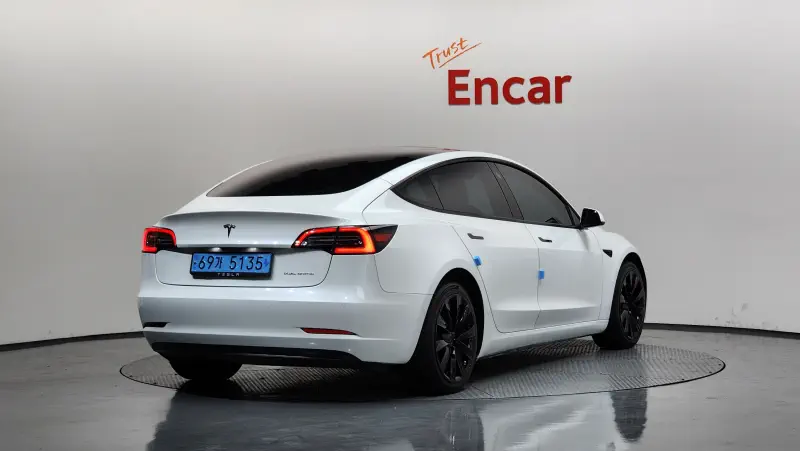 Tesla Model 3 — фото 2