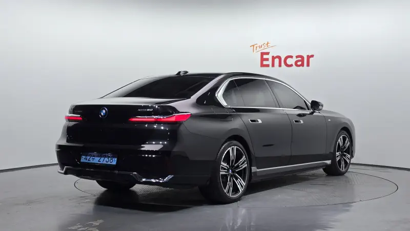 BMW i7 — фото 2