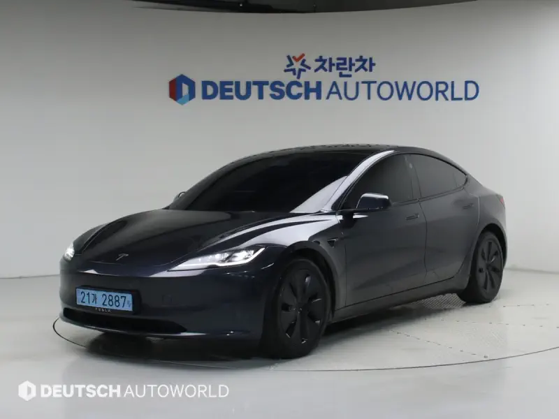 Tesla Model 3 — фото