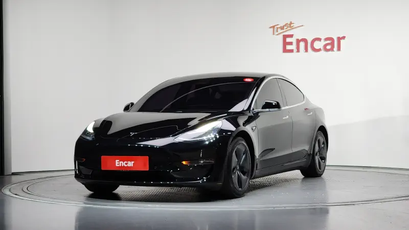 Tesla Model 3 — фото