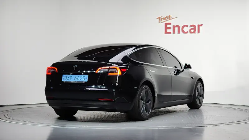 Tesla Model 3 — фото 2