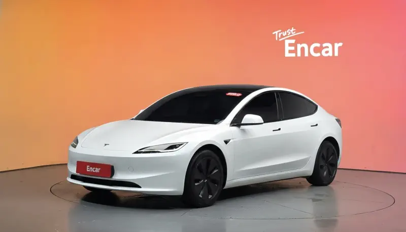 Tesla Model 3 — фото