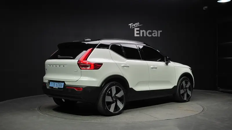 Volvo XC40 — фото 2
