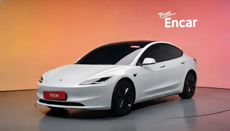Tesla Model 3 — фото