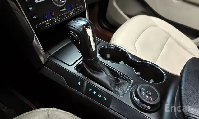 Ford Explorer 2.3 Limited 4WD — фото 9