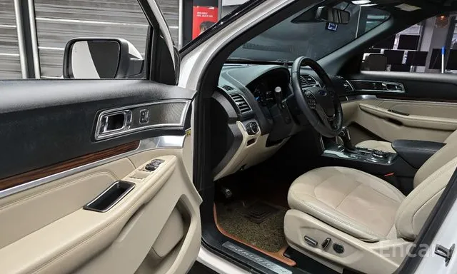 Ford Explorer 2.3 Limited 4WD — фото 10