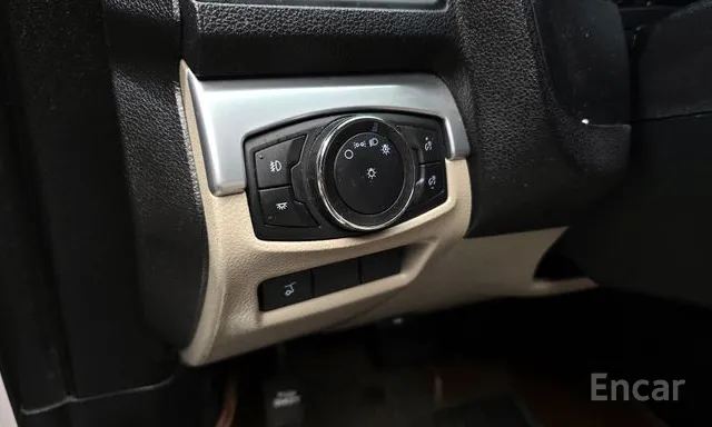 Ford Explorer 2.3 Limited 4WD — фото 16