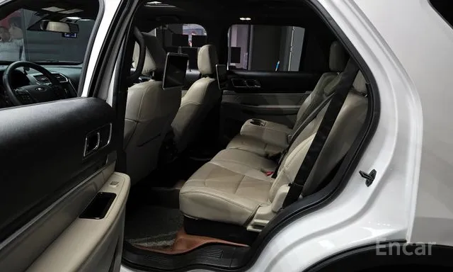Ford Explorer 2.3 Limited 4WD — фото 12