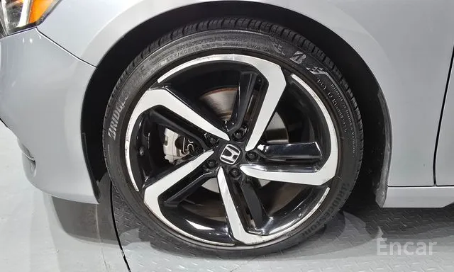 Honda Accord 10th generation 2.0 Turbo Sports — фото 5