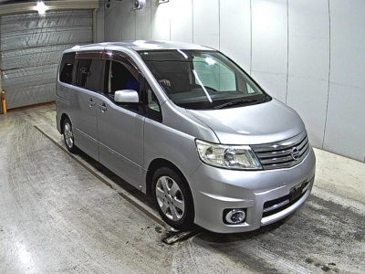 NISSAN SERENA — фото
