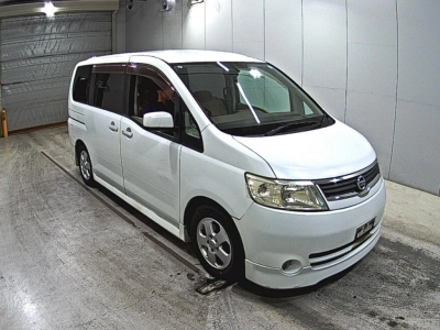 NISSAN SERENA — фото