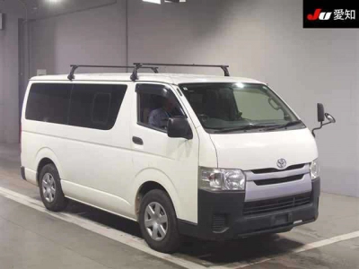 TOYOTA HIACE VAN — фото