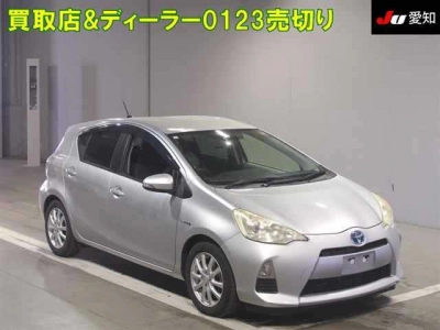 TOYOTA AQUA — фото