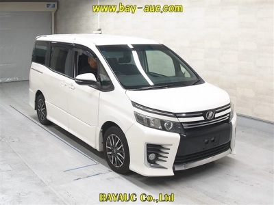 TOYOTA VOXY — фото