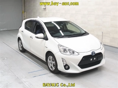 TOYOTA AQUA — фото