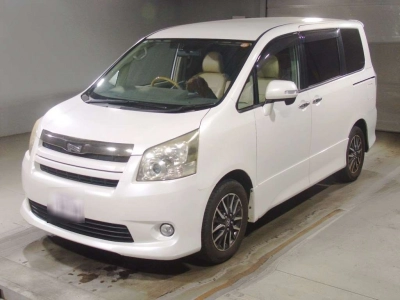 TOYOTA NOAH — фото