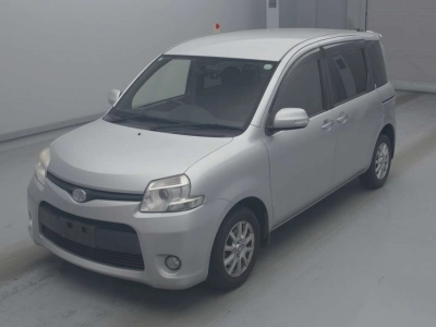 TOYOTA SIENTA — фото