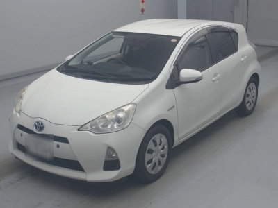 TOYOTA AQUA — фото