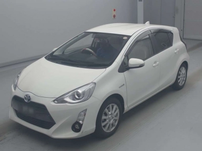 TOYOTA AQUA — фото