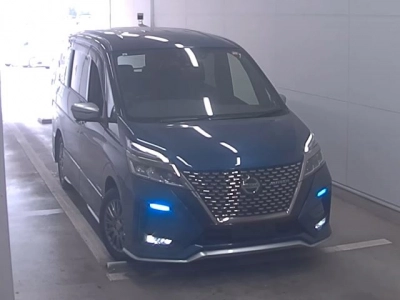 NISSAN SERENA — фото