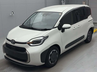 TOYOTA SIENTA — фото