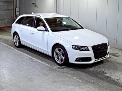 AUDI A4 AVANTE — фото