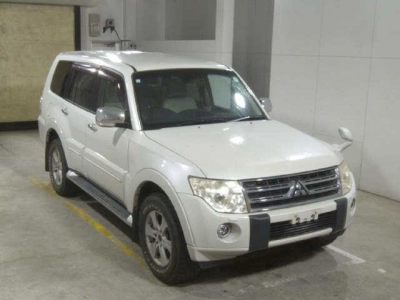 MITSUBISHI PAJERO — фото