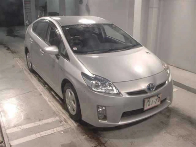 TOYOTA PRIUS — фото