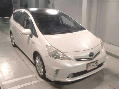 TOYOTA PRIUS ALPHA — фото