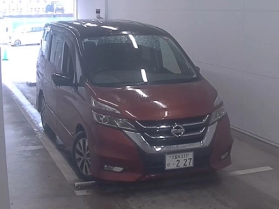 NISSAN SERENA — фото