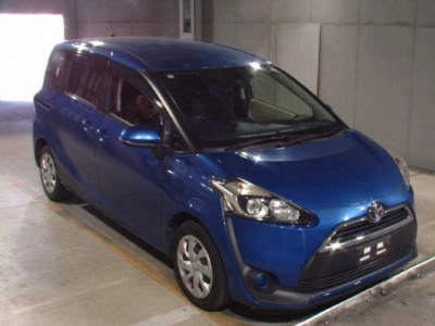 TOYOTA SIENTA — фото