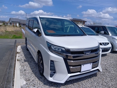 TOYOTA NOAH — фото