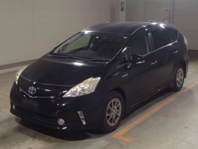 TOYOTA PRIUS ALPHA — фото