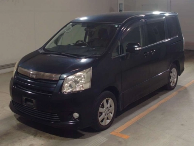 TOYOTA NOAH — фото