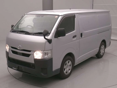 TOYOTA HIACE VAN — фото