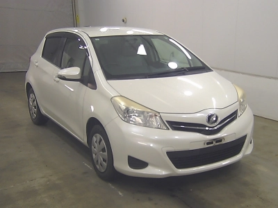 TOYOTA VITZ — фото
