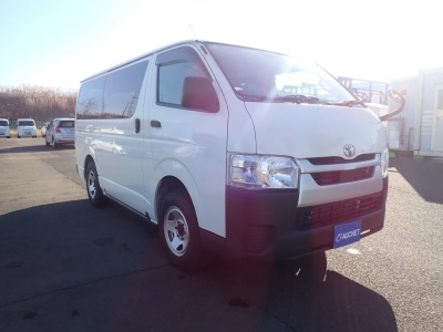 TOYOTA HIACE VAN — фото